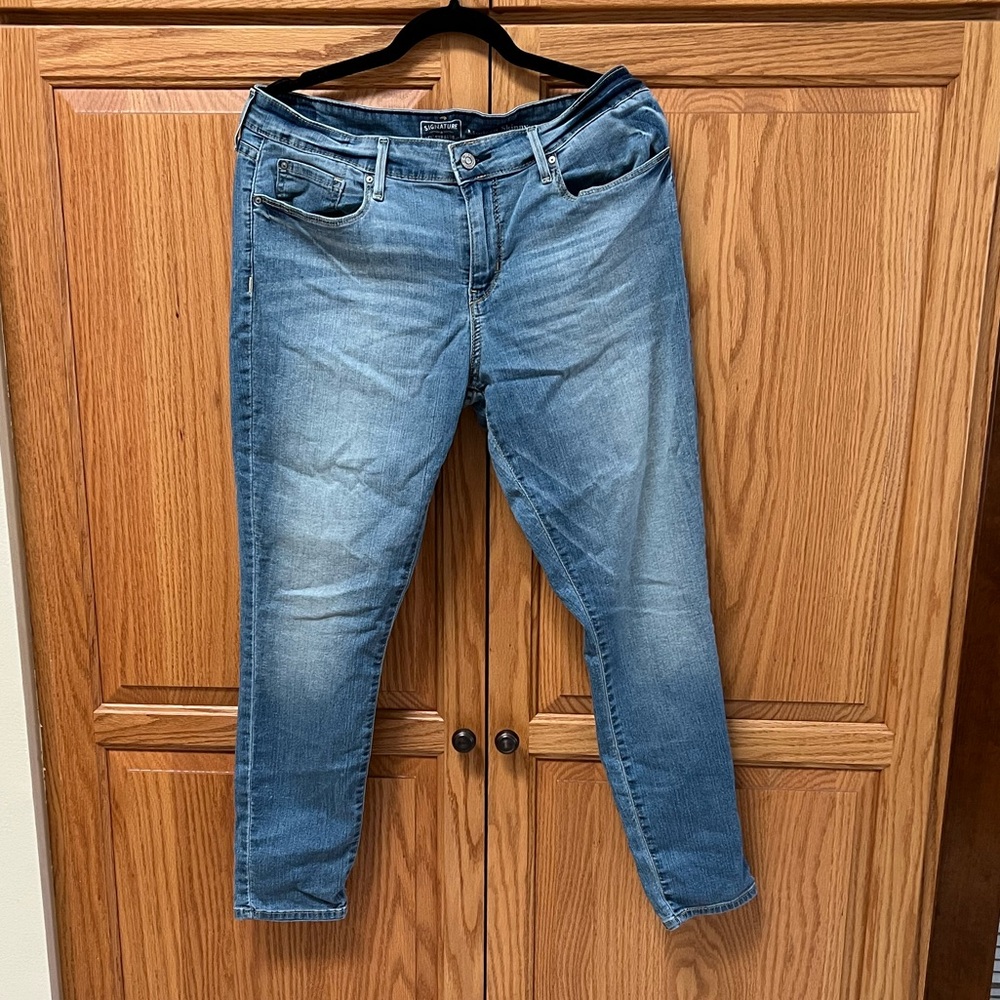 Signature Levi’s Strauss Light Blue Slim Jeans, GUC, Size 14s